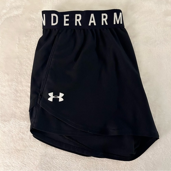 UNDER ARMOUR Black Shorts - Picture 1 of 6